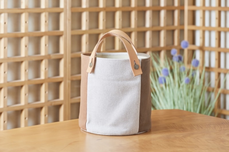 柿渋染めのバッグ