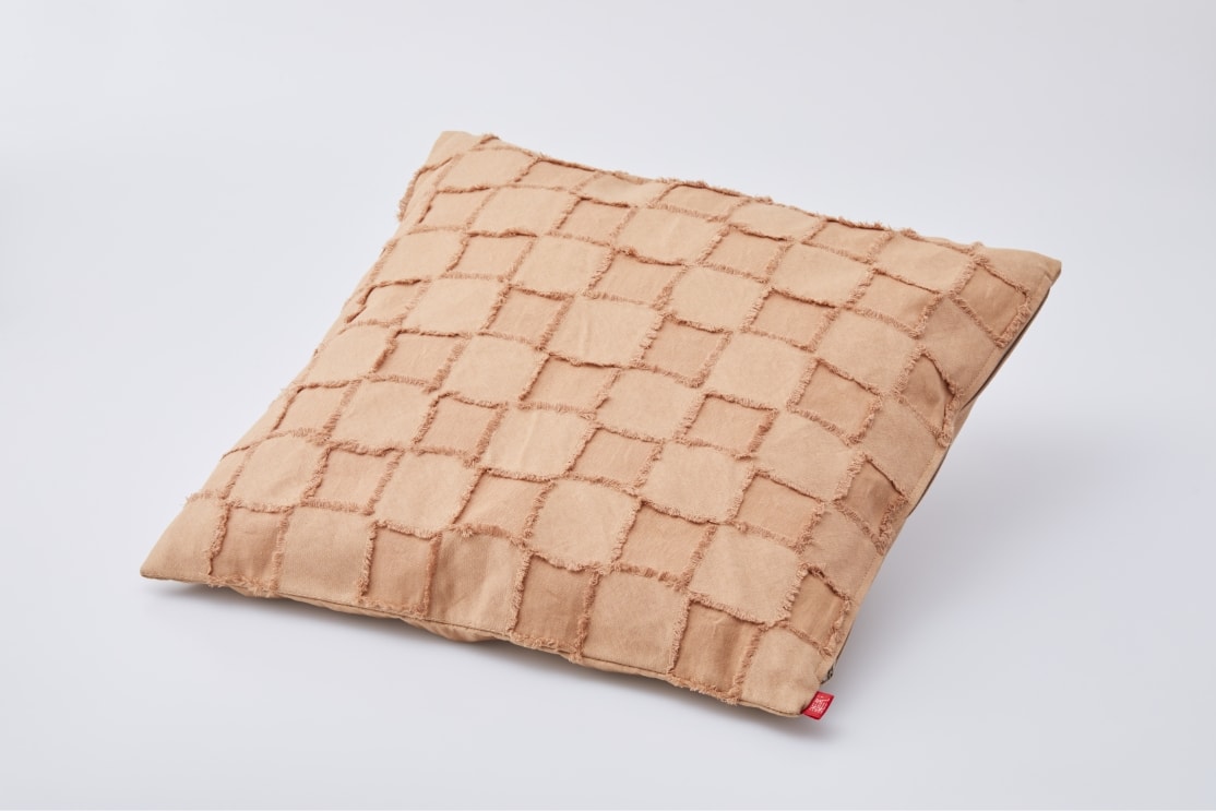 柿渋染めのクッション